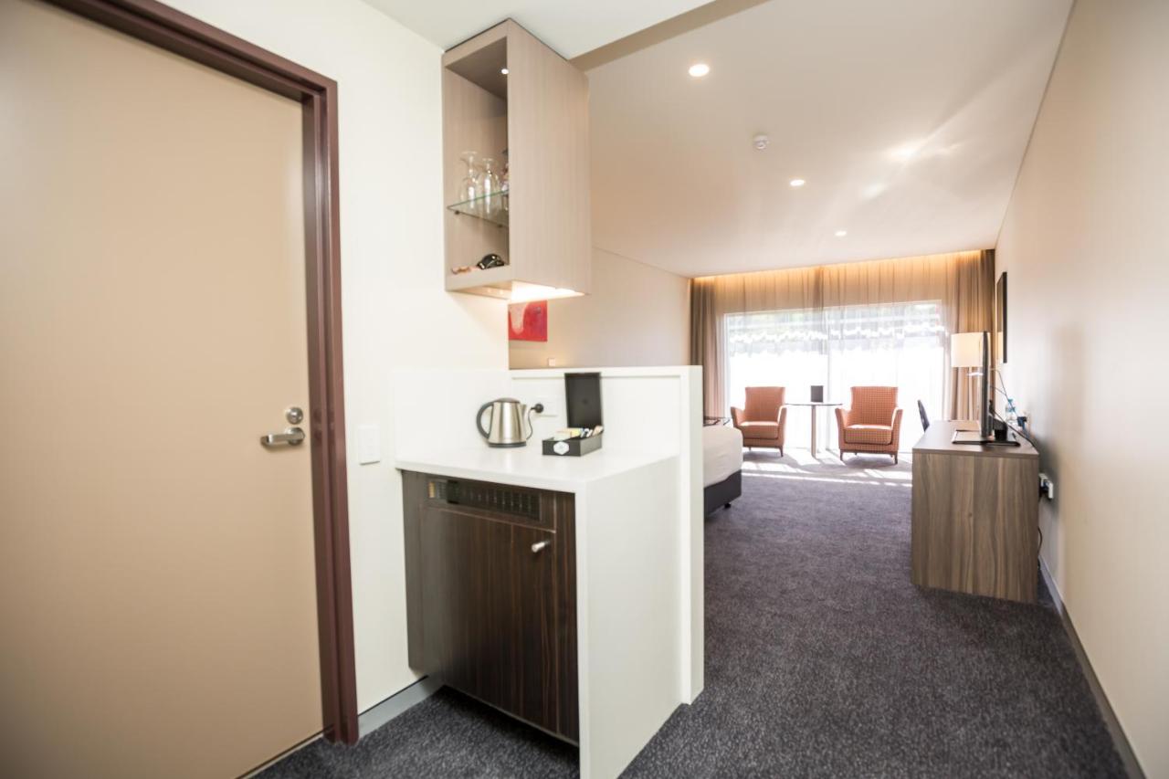 อเล็กซานดรา ฮิลล์ โฮเต็ล สวีท แอนด์ คอนเฟอเรนซ์ เซ็นเตอร์ Motel คลีฟแลนด์ ภายนอก รูปภาพ