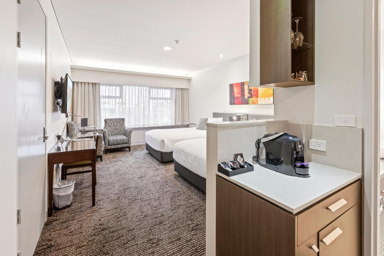 อเล็กซานดรา ฮิลล์ โฮเต็ล สวีท แอนด์ คอนเฟอเรนซ์ เซ็นเตอร์ Motel คลีฟแลนด์ ภายนอก รูปภาพ