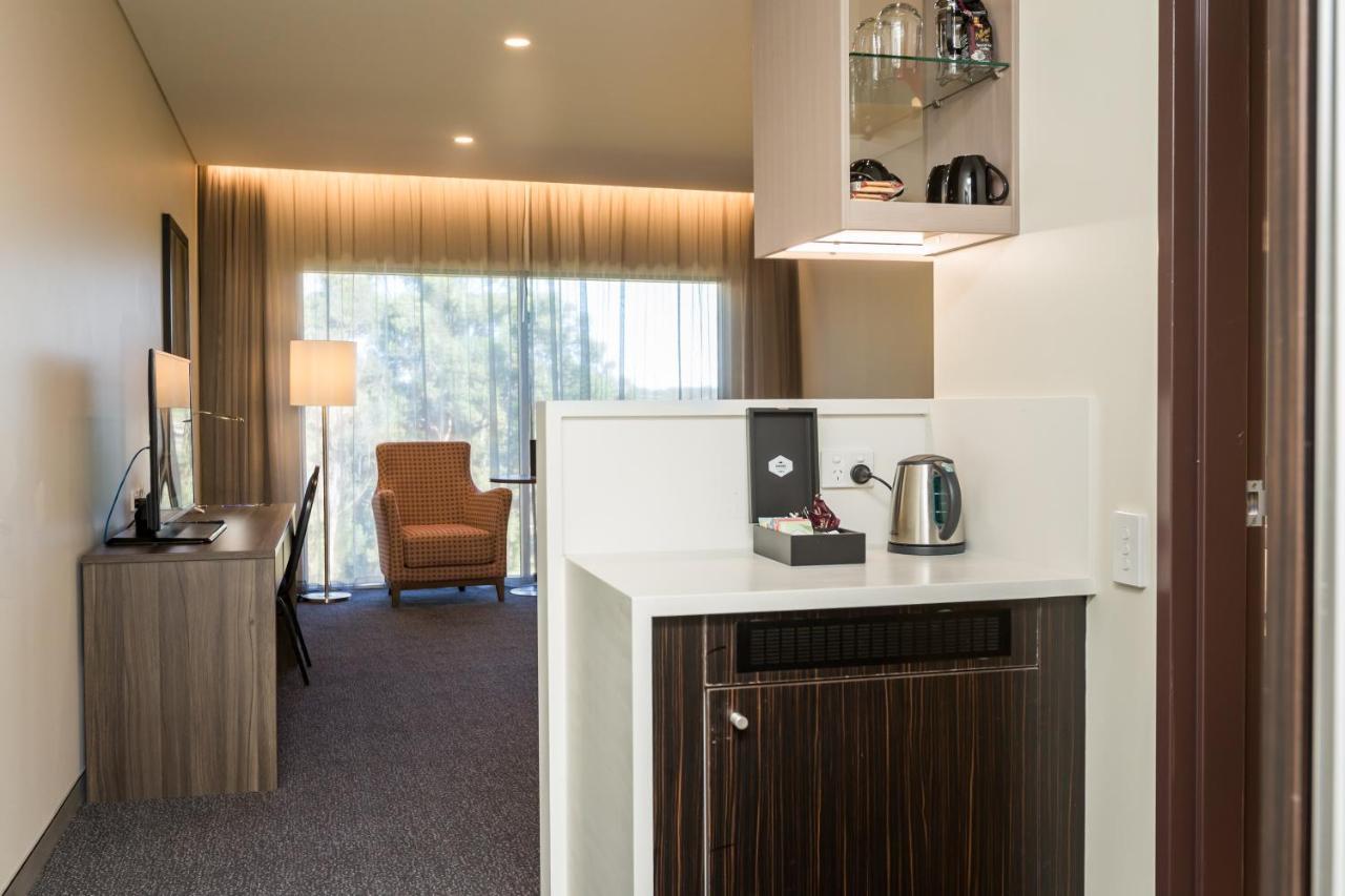 อเล็กซานดรา ฮิลล์ โฮเต็ล สวีท แอนด์ คอนเฟอเรนซ์ เซ็นเตอร์ Motel คลีฟแลนด์ ภายนอก รูปภาพ