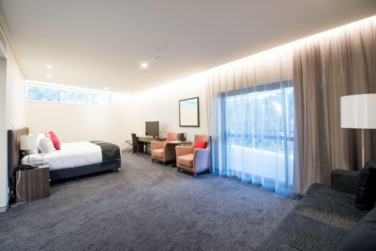 อเล็กซานดรา ฮิลล์ โฮเต็ล สวีท แอนด์ คอนเฟอเรนซ์ เซ็นเตอร์ Motel คลีฟแลนด์ ภายนอก รูปภาพ